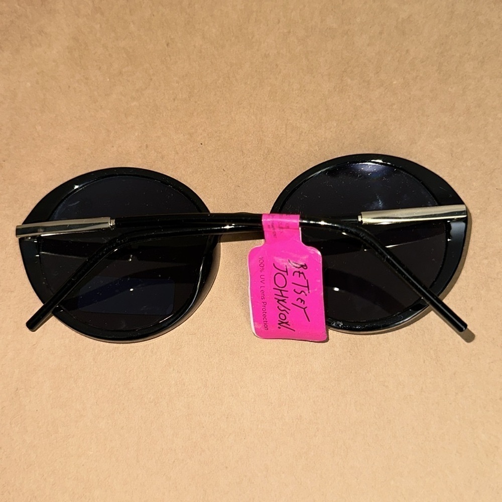 Betsey Johnson round animal print black Sunglasses nwt - Picture 2 of 2